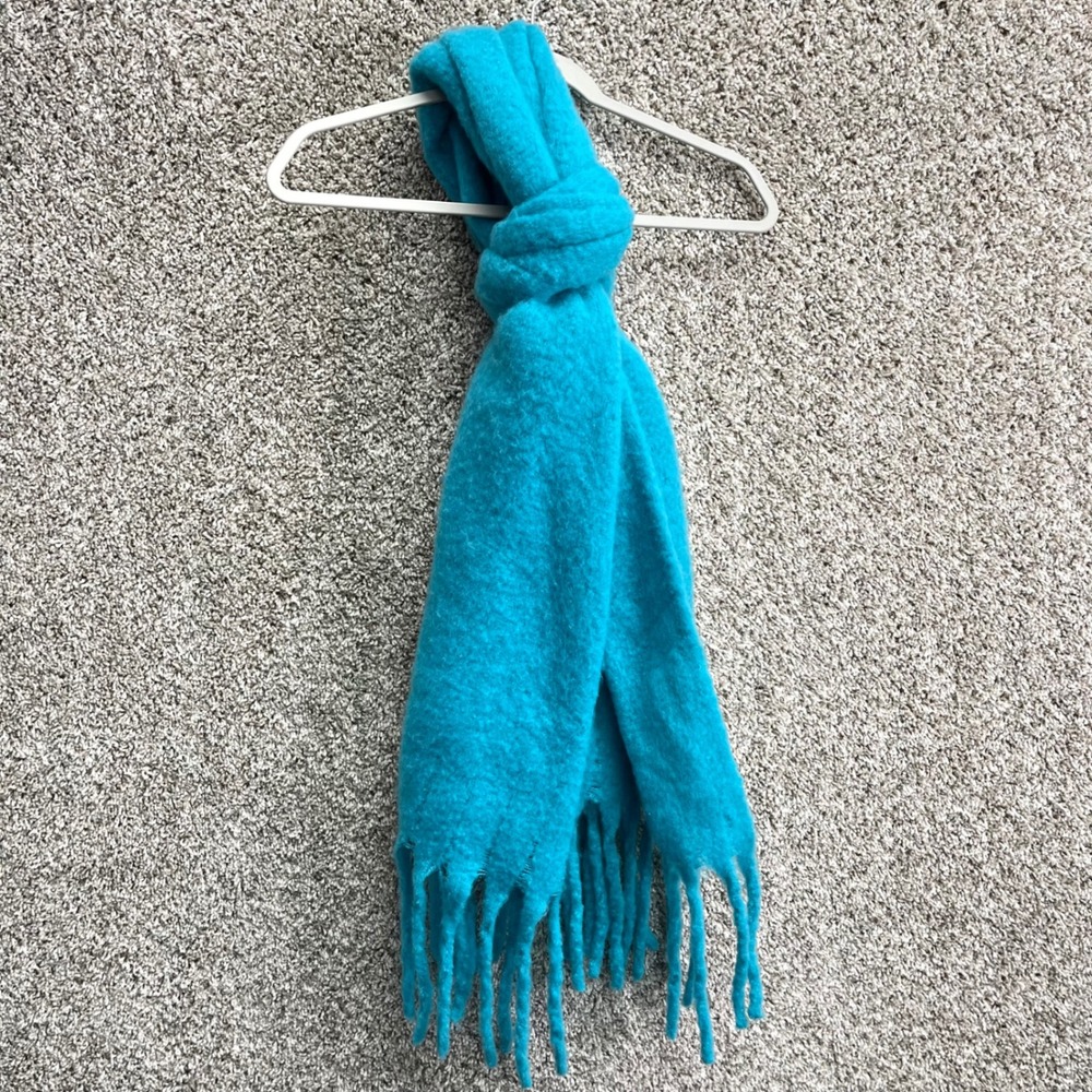 Anthropologie Scarf Women's OS Bonnie Turquoise Blue Fuzzy Oversized Fringe NWT